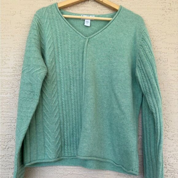 Northstyle V-Neck 100% Lambswool Sweater Asymmetric Cable Knit Size L NWOT - Picture 1 of 8